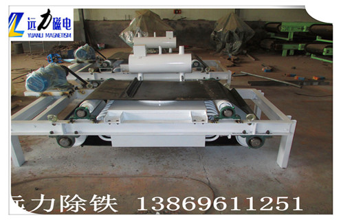 油冷自卸式電磁除鐵器,使用廠(chǎng)家在選型時(shí)為什么會(huì )感覺(jué)很難？遠力除鐵器廠(chǎng)家給您解惑