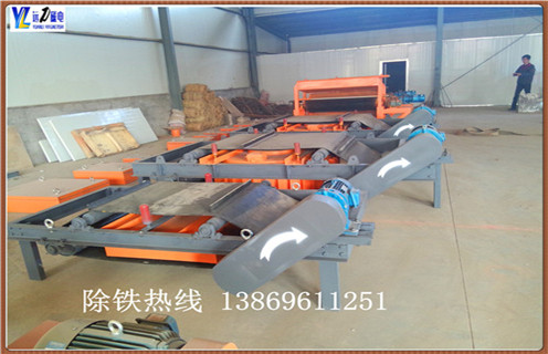  遠力強磁除鐵器質(zhì)量更有優(yōu)勢  　　設備質(zhì)量穩定可靠,設計水平從多個(gè)環(huán)節上都可以看出來(lái).十幾年來(lái)一直致力于選礦設備的改進(jìn)和創(chuàng  )新,不斷的將優(yōu)質(zhì)除鐵器推向全國各地.遠力磁電強磁除鐵器用國際先進(jìn)設計理念設計而成,在考慮產(chǎn)品實(shí)用價(jià)值的同時(shí)將機器外形優(yōu)化設計,外觀(guān)大方結構合理.鐵回收率高,處理量大每小時(shí)能處理300立方,鐵回收率可高達90%以上而且鐵的品位高.     強磁除鐵器磁磁系采用銣硼等材料,不易退磁,使用十年效果依然很好,而且磁系穩定選礦效果好.采用雙層筒皮包裹,在保證磁力的前提下更好的保護內部結構,這樣有效地節省了維修費用可保證機械常年運轉.濰坊遠力磁電磁電的除鐵器是質(zhì)量之王,使用壽命是其他設備的兩倍,并且維修成本更低.