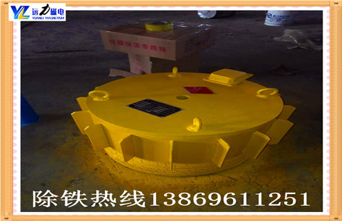 電磁除鐵器 煤碳砂石選礦機磚廠(chǎng)輸送帶用 保護破碎設備,中國某企業(yè)引進(jìn)了一套選進(jìn)的德國電磁除鐵器設備，德國工程師在設備安裝調試驗收的時(shí)候發(fā)現一個(gè)螺絲歪了，雖然出現了這樣的問(wèn)題，但是設備本身的緊固度沒(méi)有問(wèn)題，影響不大?？墒?，德國工程師堅決認為：出現這樣的總是是因為內擰螺絲時(shí)沒(méi)有按規范標準操作。于是把螺絲擰了下來(lái)，重新安裝。德國的設計師之所以能夠做到這些，關(guān)鍵就在于他們對待細節的那種認真，精細甚至是略帶刻板的態(tài)度